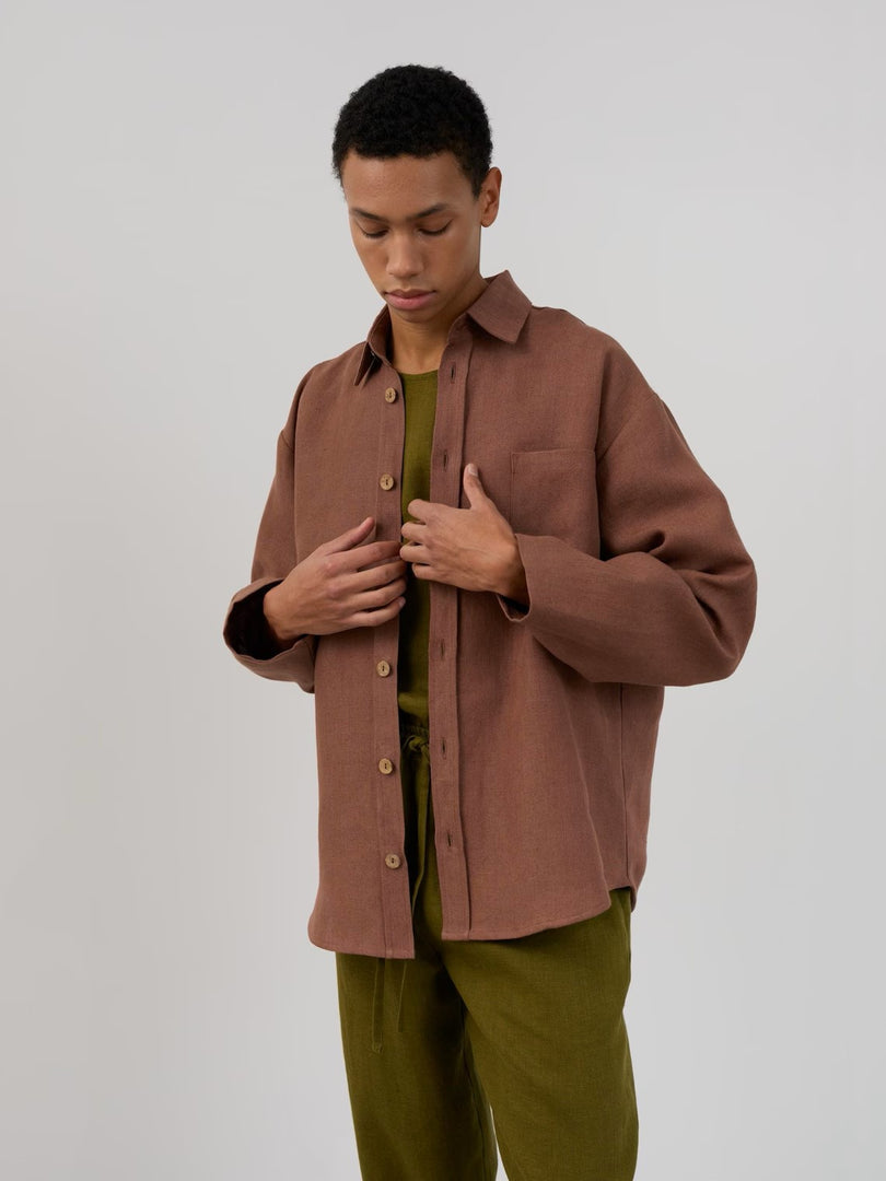 Men’s linen shirt in Heavy Dark Brown